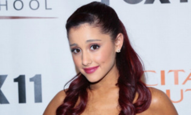 ariana-grande-sings