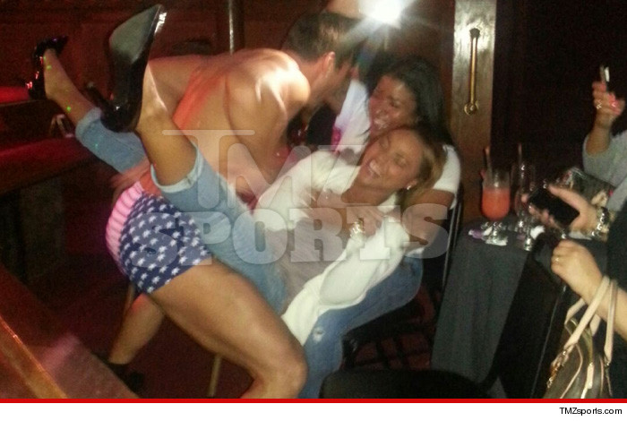 04-08-14-hernandez-lapdance-3