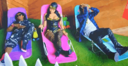 Nicki senile hand sign