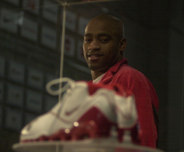 VINCE CARTER NIKE SHOE - 11/14/02 - Vinc Carter unveils the world's gretest basketball shoe, Nike Sh