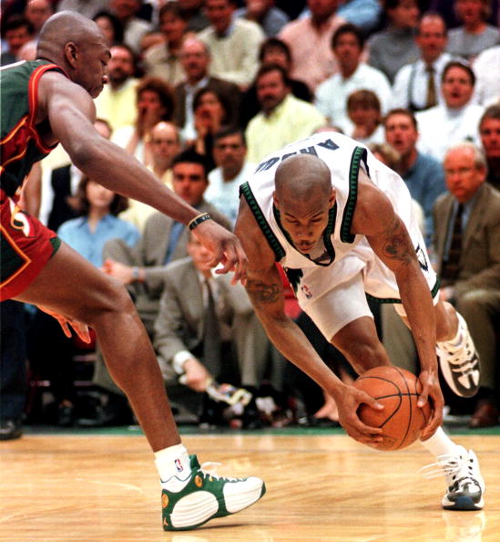 Minnesota Timberwolves' Stephon Marbury(R) picks u