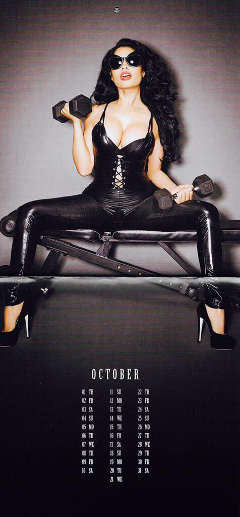 Nicki-Minaj-Calendar-11