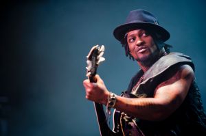 D'Angelo Performs in London