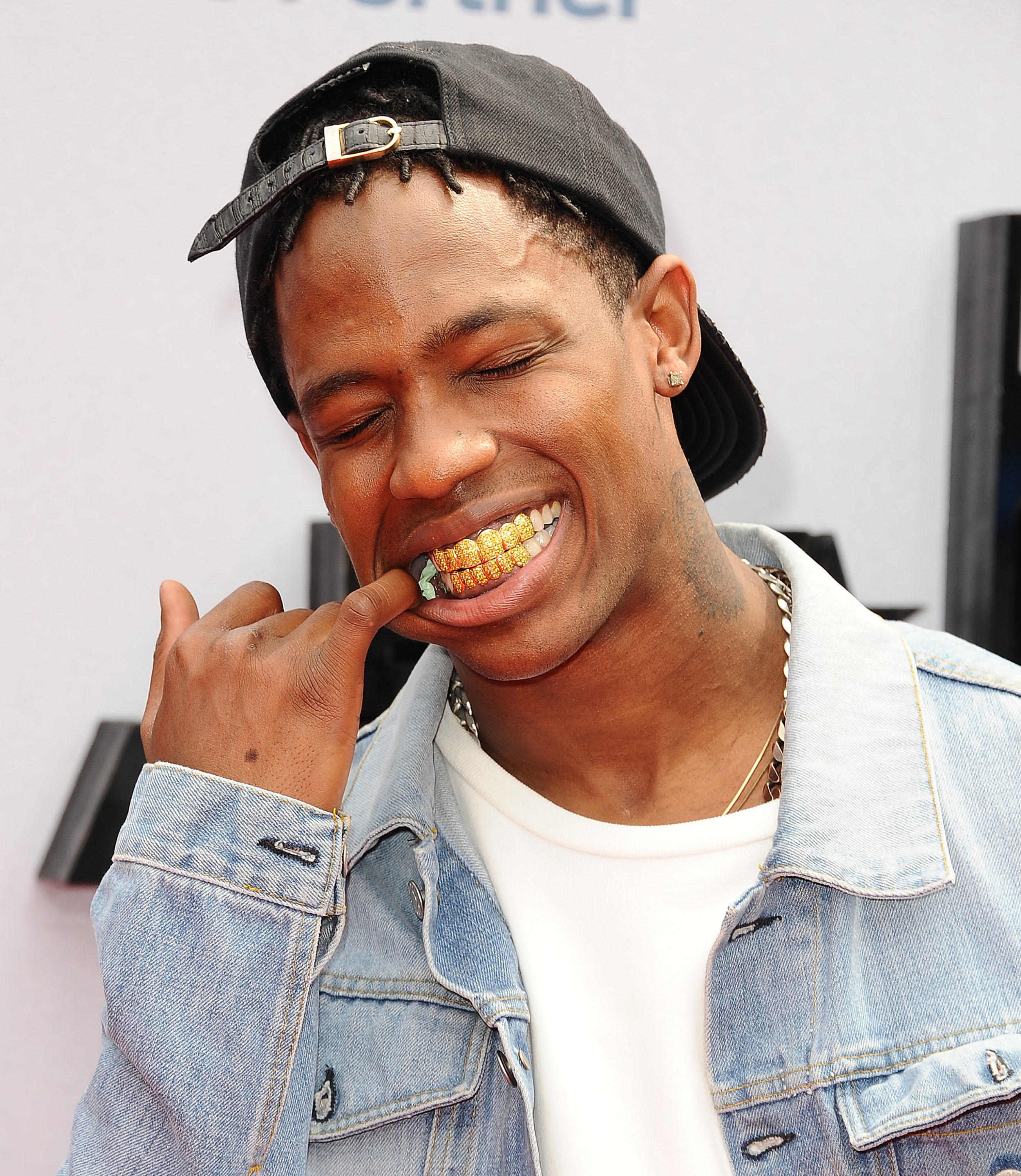 travis scott lace lock