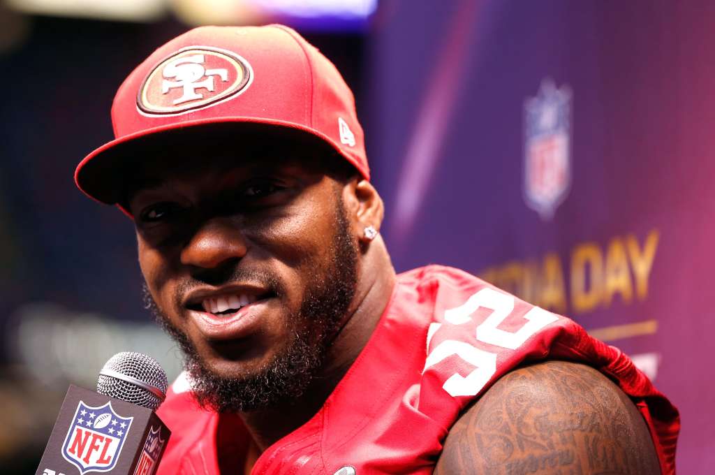 Patrick Willis has stunned the sports world by retiring early from the NFL.