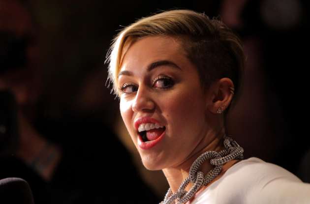 Miley Cyrus 'Bangerz' Record Release Signing