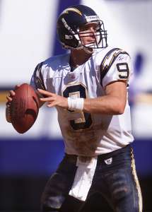052782.SP.0915.chargers3.VC San Diego Charger quarterback Drew Brees looks down field for a receiver