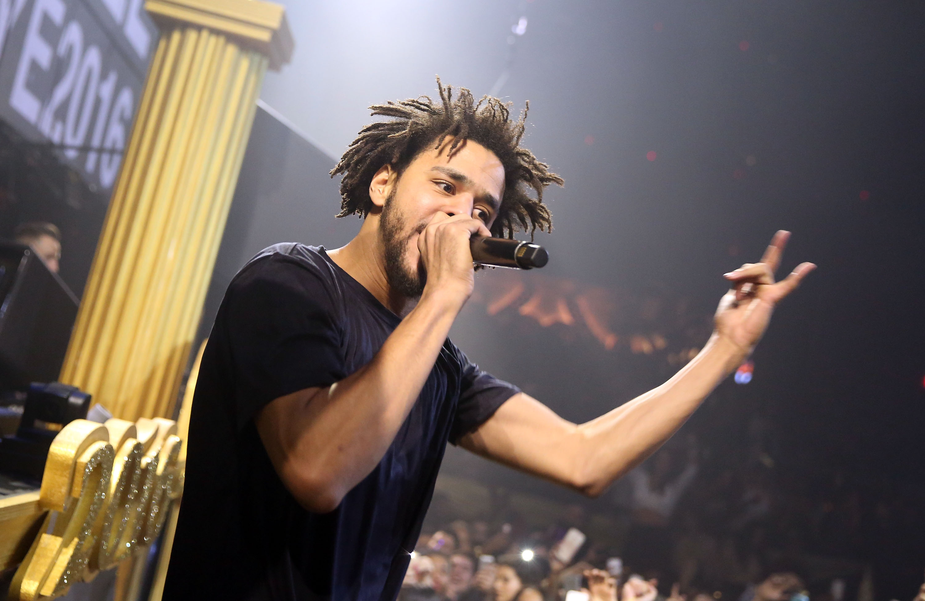 J. Cole's Unforgettable New Year's Performance At The LIGHT Vegas